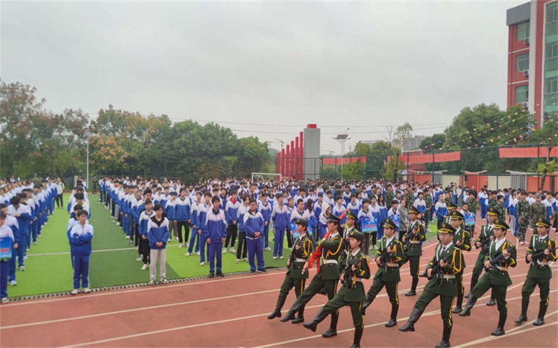 青春獻(xiàn)禮，國旗飄揚(yáng)—我校第十一周升旗儀式